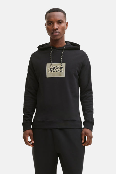 Zwarte hoodie van JACK & JONES, met trekkoord en opdruk.