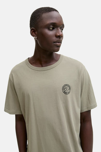 Groen T-shirt met korte mouwen van ORIGINALS BY JACK & JONES met rond logo op de borst.