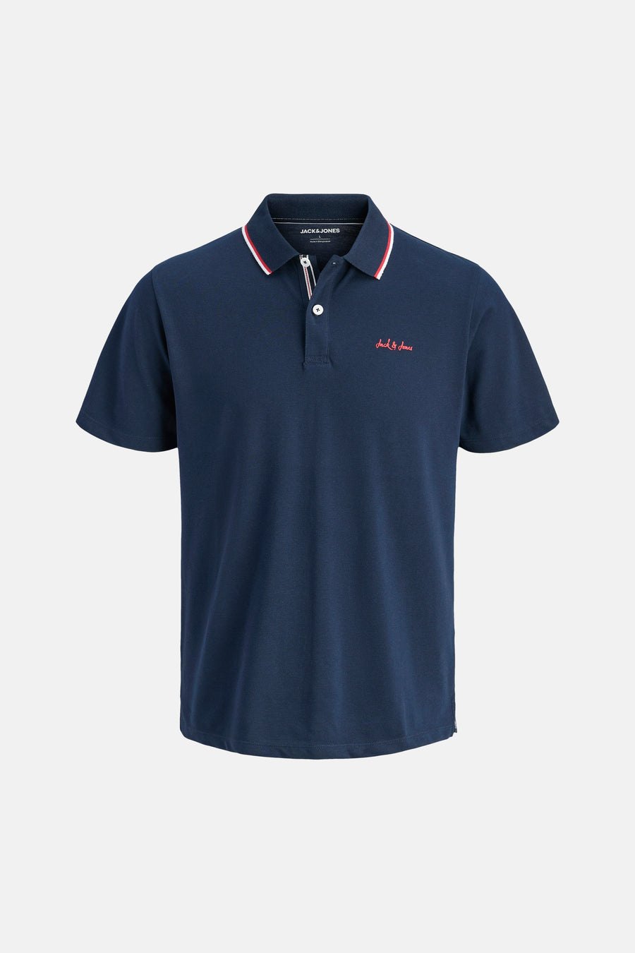 Polo bleu marine de JACK & JONES avec col rayé blanc et rouge et broderie rouge sur la poitrine.