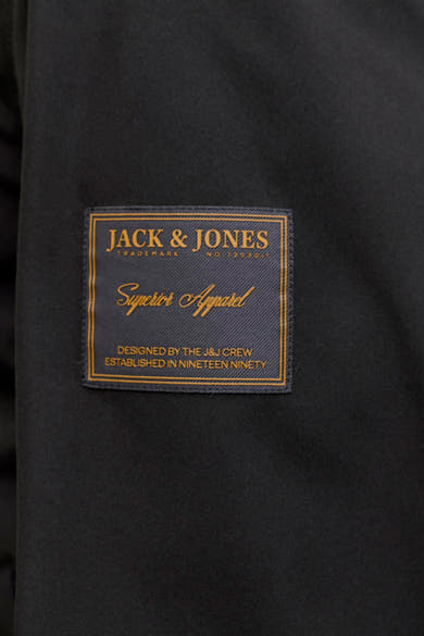 Zwarte regenjas van ORIGINALS BY JACK & JONES met opgestikt decoratief label.