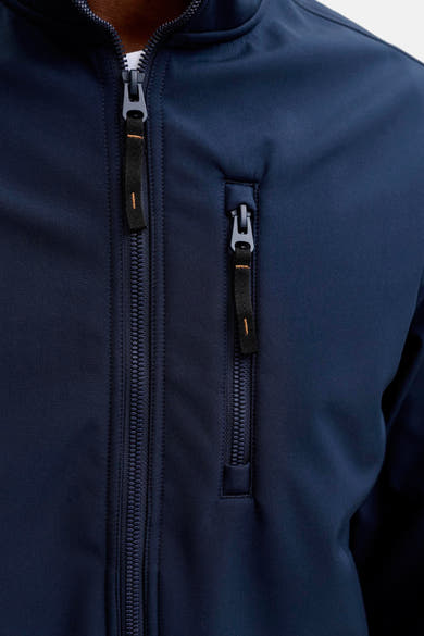 Veste de pluie bleue par ORIGINALS BY JACK & JONES, avec fermetures éclair sur le devant et la poche.