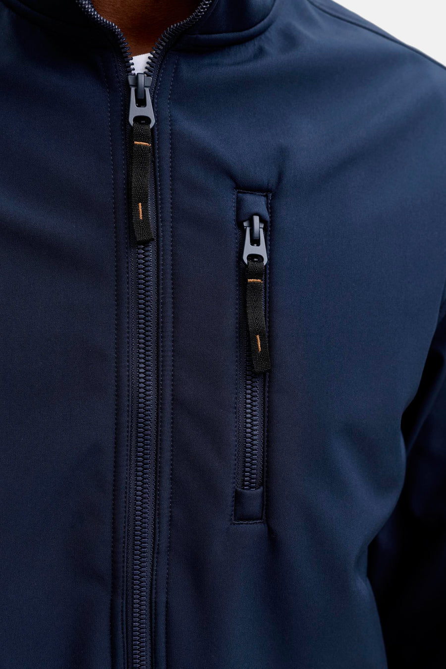 Veste de pluie bleue par ORIGINALS BY JACK & JONES, avec fermetures éclair sur le devant et la poche.
