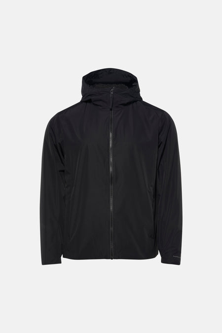 Veste courte noire de JACK & JONES avec capuche et fermeture éclair sur fond blanc.