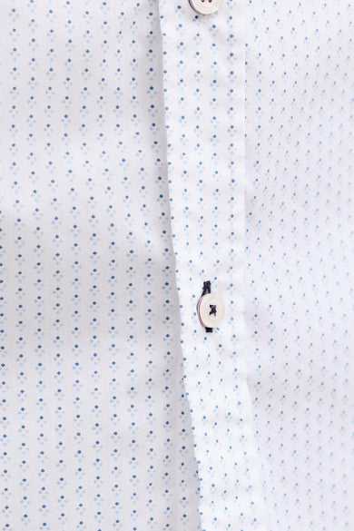 Chemise multicolore à manches courtes de PREMIUM by JACK & JONES, avec motif losanges discrets et boutons.
