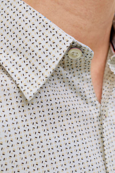 Chemise beige à manches courtes de PREMIUM by JACK & JONES avec motif imprimé géométrique.