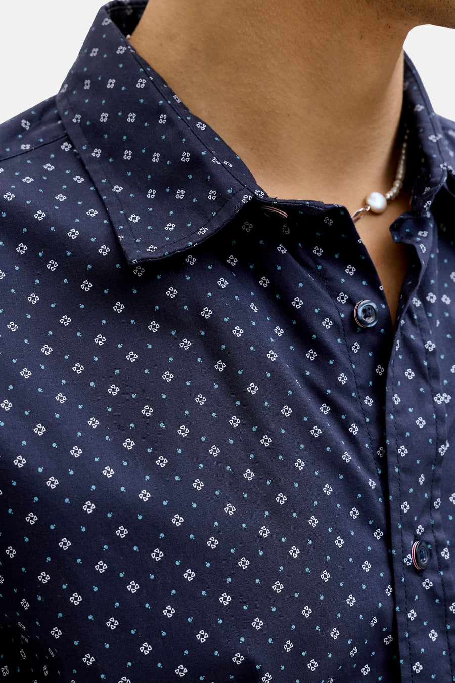 Chemise bleue à manches courtes de PREMIUM by JACK & JONES, avec motif géométrique et col boutonné.