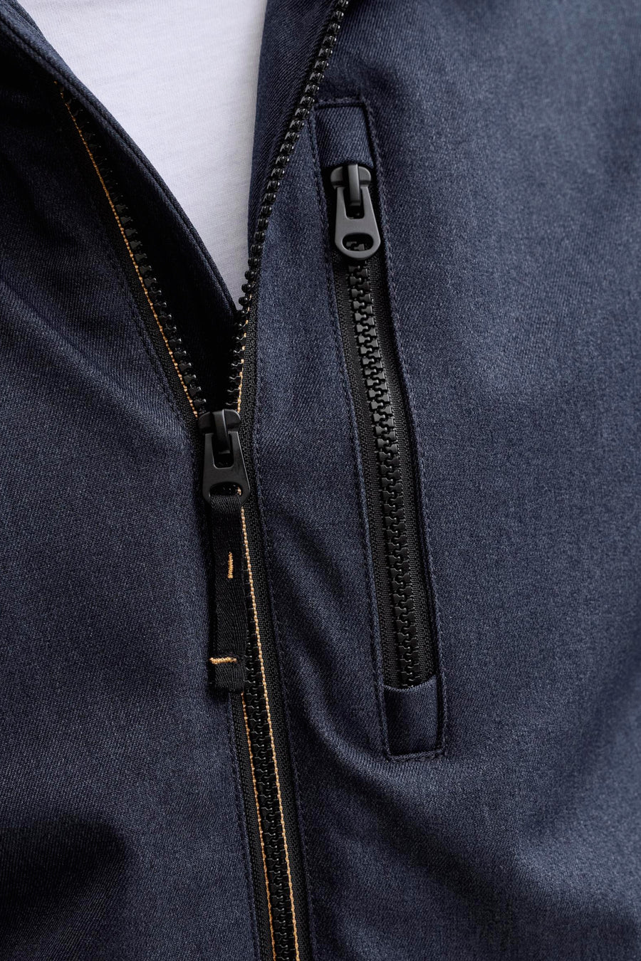 Veste courte bleue de ORIGINALS BY JACK & JONES avec fermetures éclair noires et surpiqûres jaunes.