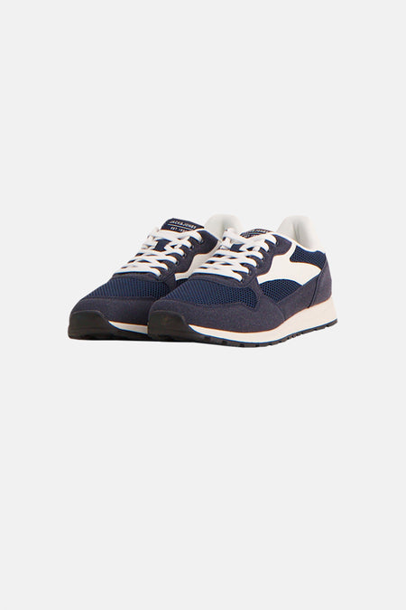 Blauwe sneakers ACCESSORIES BY JACK & JONES, met mesh details, witte veters en contrasterende zool.