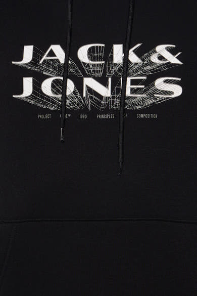 Zwarte hoodie van PREMIUM by JACK & JONES, met trekkoorden en decoratieve opdruk van het logo.