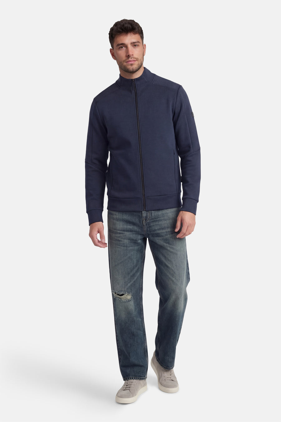 Veste courte bleue JACK & JONES, avec une fermeture éclair sur le devant et des jeans
