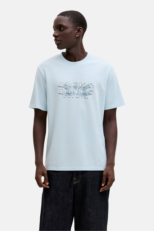 T-shirt bleu à manches courtes par PREMIUM by JACK & JONES, avec un imprimé graphique sur le devant.