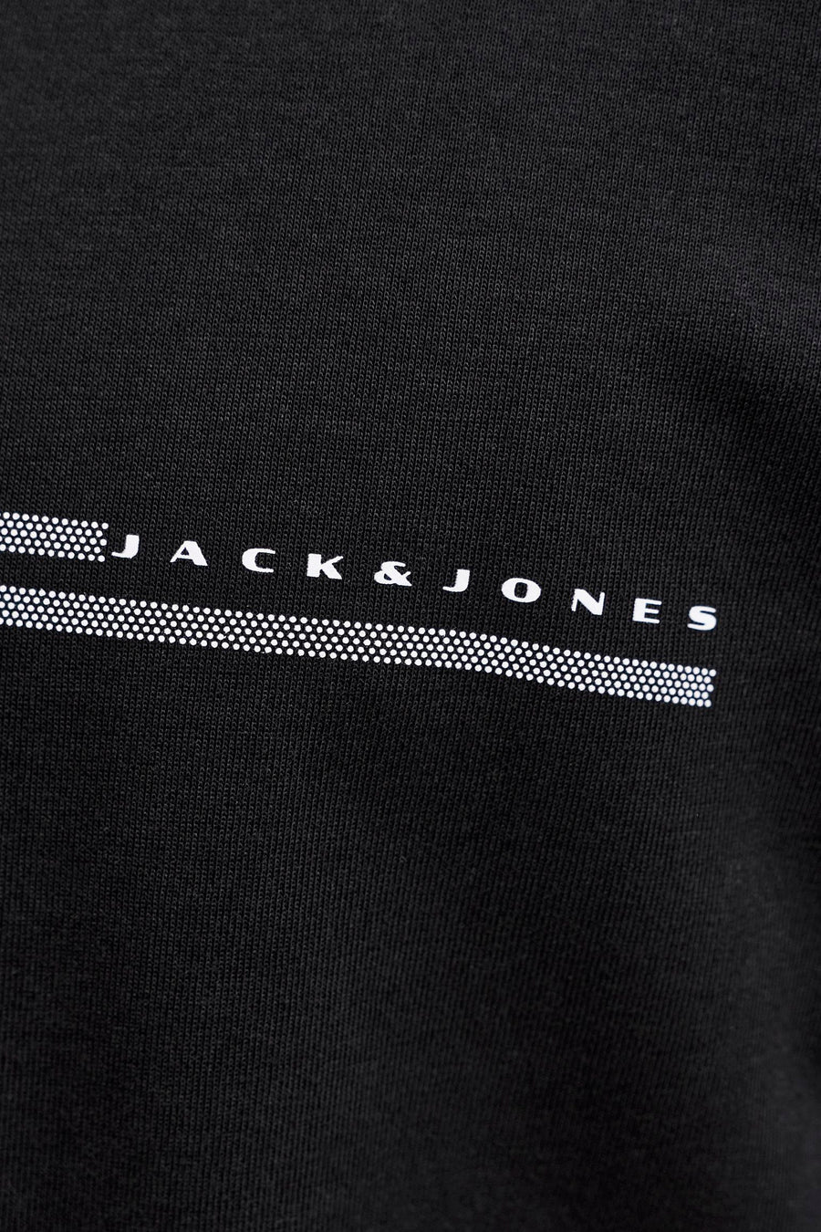 T-shirt noir à manches courtes de JACK & JONES, avec un imprimé graphique minimaliste sur la poitrine.