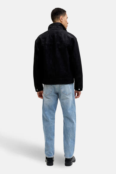 Jean fuselé en denim bleu clair de JACK & JONES JEANS INTELLIGENCE, avec des poches arrière et une coupe décontractée.