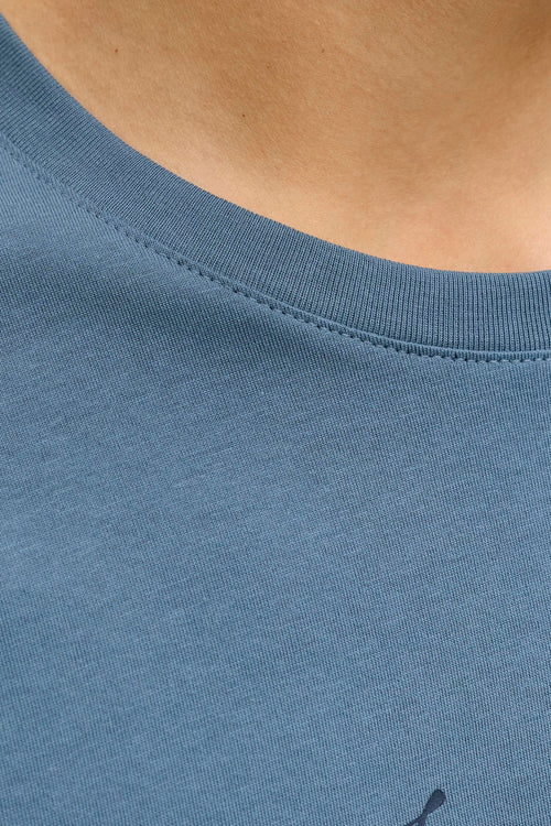 T-shirt à manches courtes bleu par Originals by Jack & Jones, montrant l'encolure ras du cou.