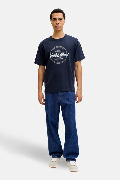 T-shirt à manches courtes bleu marine de ORIGINALS BY JACK & JONES, avec imprimé graphique circulaire sur le devant.