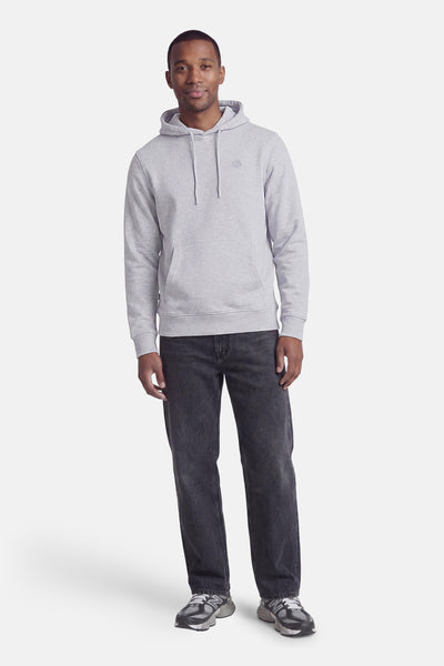 T-shirt noir de PREMIUM by JACK & JONES. Mannequin masculin portant un hoodie gris et un jean foncé.