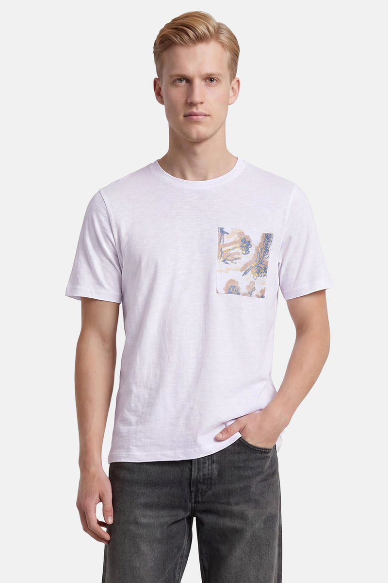 T-shirt blanc à manches courtes de PREMIUM by JACK & JONES avec une poche poitrine à motif abstrait.