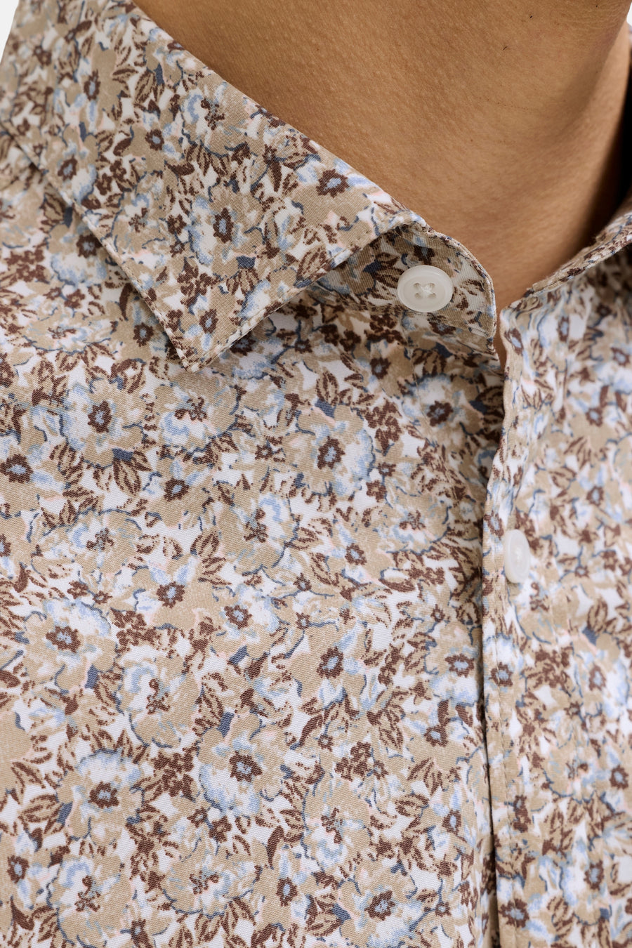 Multikleuren overhemd met lange mouwen van PREMIUM by JACK & JONES, met bloemenprint en witte knopen.