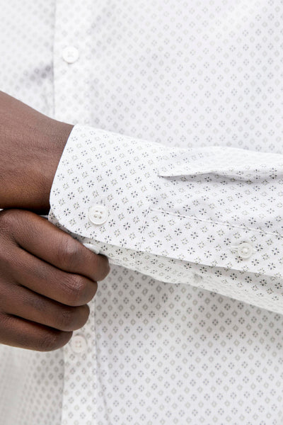 Chemise blanche à manches longues de PREMIUM by JACK & JONES avec un motif subtil.