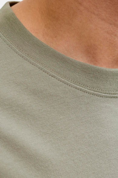 Groen T-shirt met korte mouwen van Originals by Jack & Jones, met geribde ronde hals en jersey textuur.