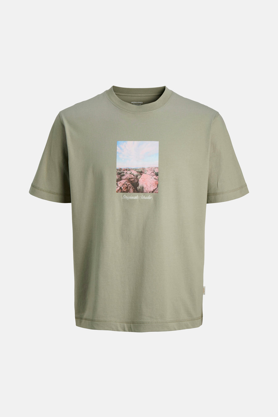 Groen T-shirt met korte mouwen van Originals by Jack & Jones met een rechthoekige landschapsprint op de voorkant.