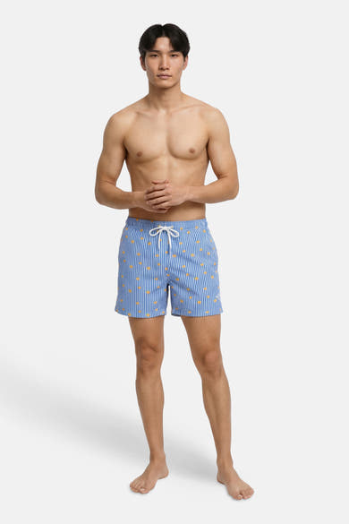 Short de bain bleu de JACK & JONES JEANS INTELLIGENCE à rayures blanches, motifs d'étoiles de mer jaunes et cordon blanc noué.
