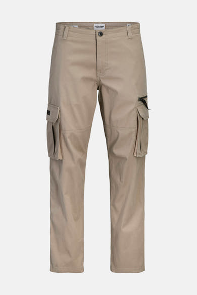 Beige cargobroek van JACK & JONES, met cargozakken aan de zijkanten en zichtbare ritssluiting.