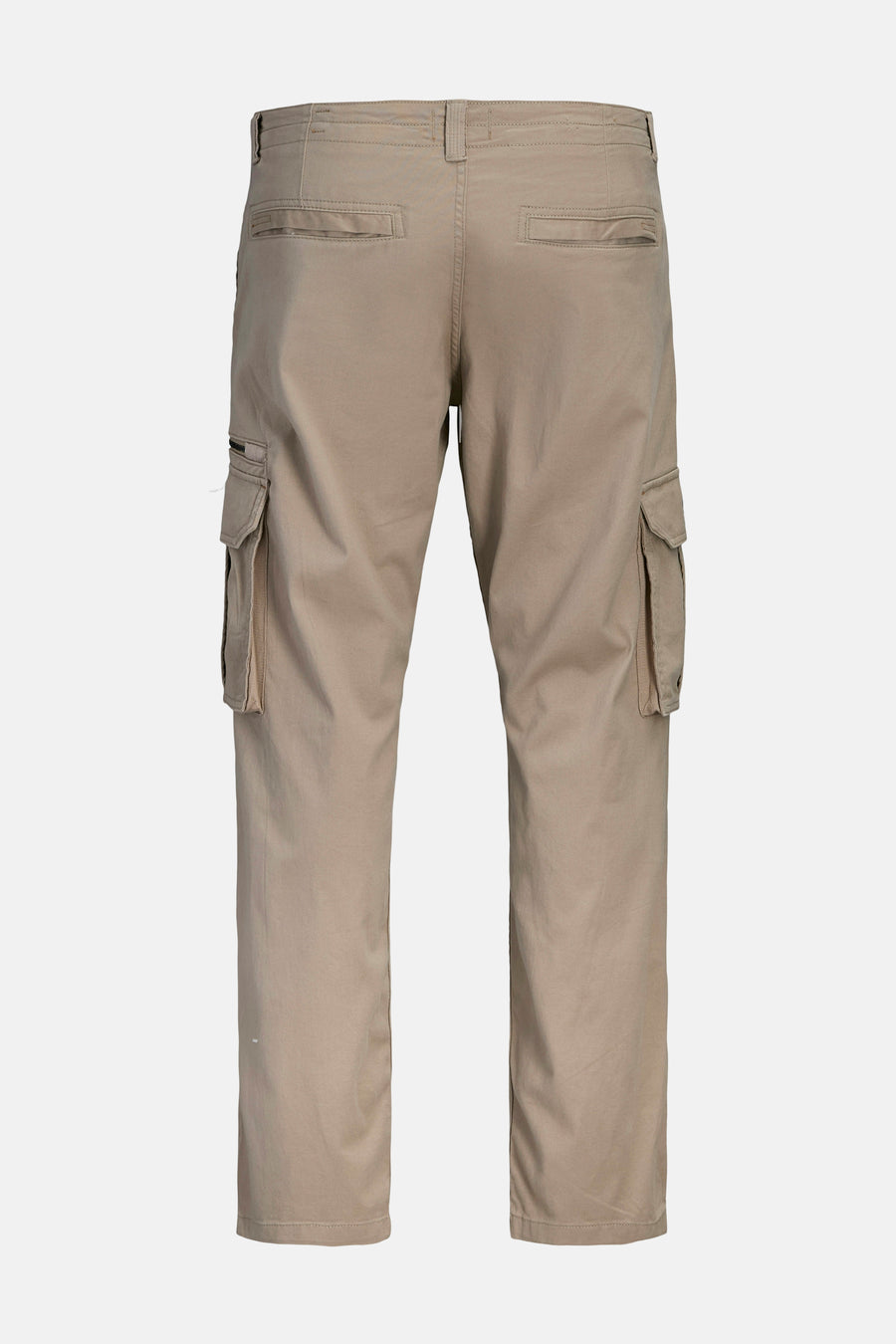 Beige cargobroek van JACK & JONES, met cargozakken aan de zijkanten en paspelzakken aan de achterkant.