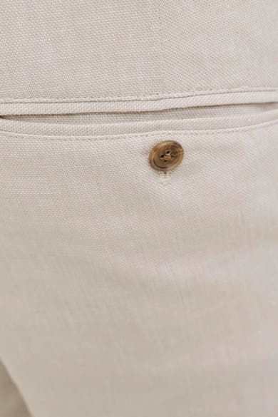 Ecru kostuumbroek van getextureerde stof van PREMIUM by JACK & JONES, met bruine knoopzak.