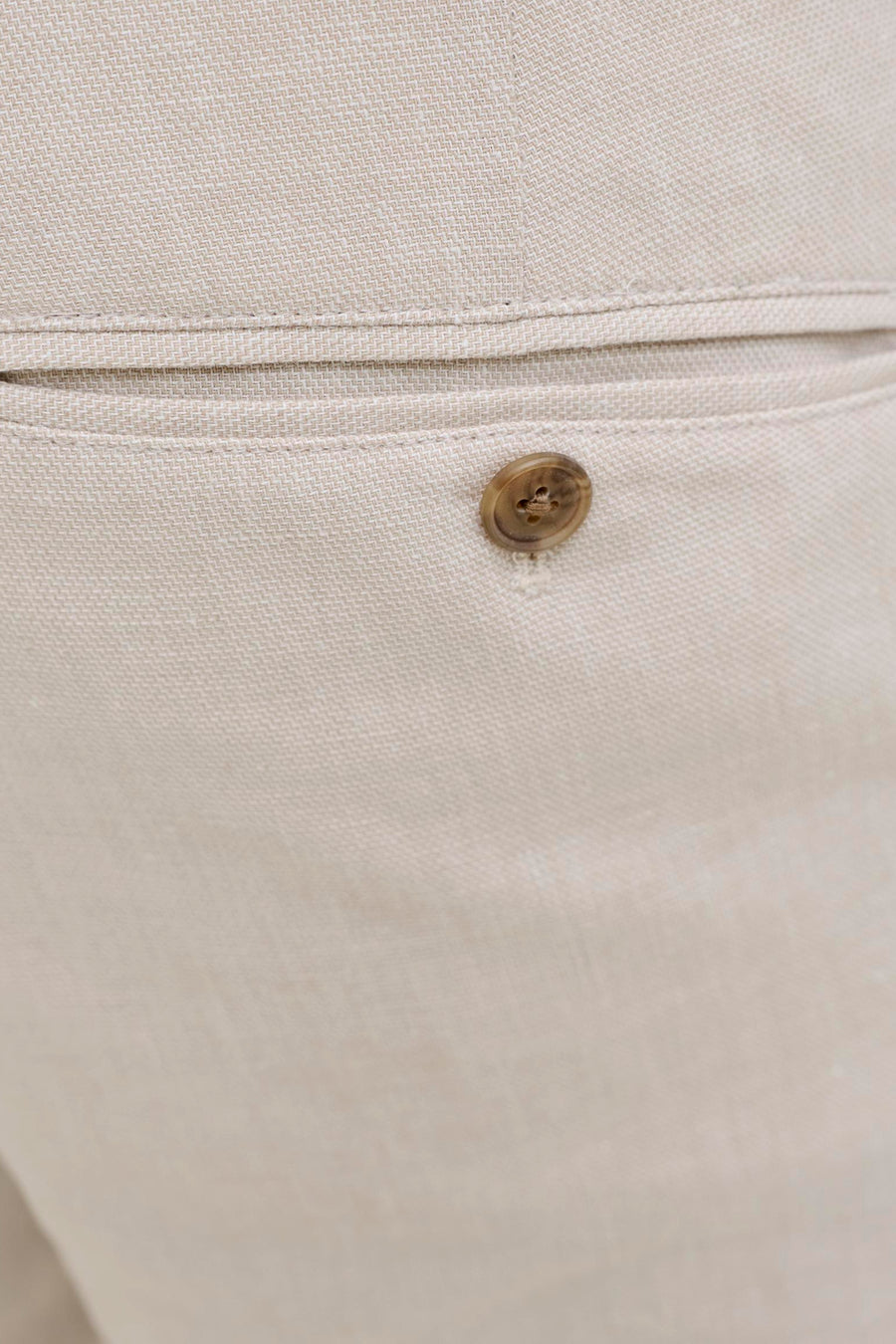 Ecru kostuumbroek van getextureerde stof van PREMIUM by JACK & JONES, met bruine knoopzak.