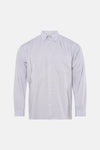 Blauw overhemd met lange mouwen van ORIGINALS BY JACK & JONES, subtiele strepen, met marineblauwe broek en zwarte schoenen.