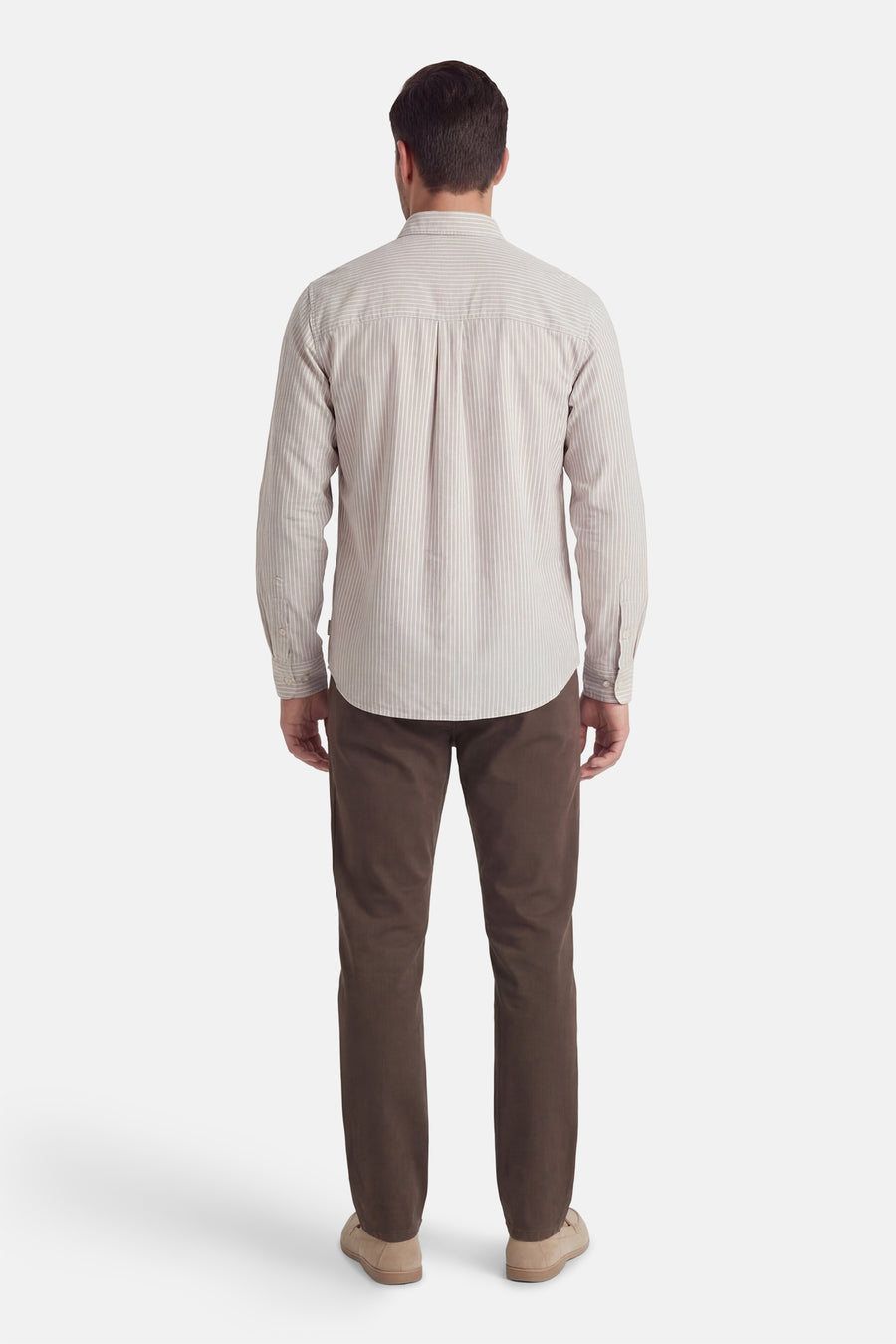 Chemise à manches longues verte par ORIGINALS BY JACK & JONES avec un motif à rayures fines, vue de dos, portée avec un pantalon marron et des chaussures beiges.
