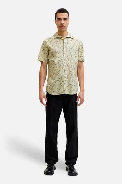 Chemise à manches courtes multicolore de PREMIUM by JACK & JONES, avec motif floral discret.