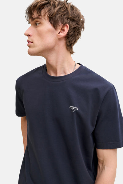 T-shirt à manches courtes bleu marine de PREMIUM by JACK & JONES, avec un logo imprimé sur la poitrine.