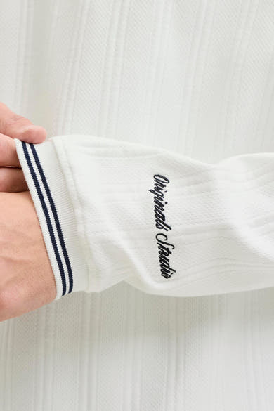 Witte trui met ronde hals van ORIGINALS BY JACK & JONES, met lange mouwen, textuurpatroon en gestreepte zoom op de manchetten.