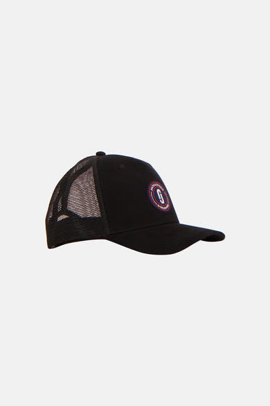 Casquette noire de ACCESSORIES BY JACK & JONES avec une visière courbée et empiècement en maille à l'arrière.