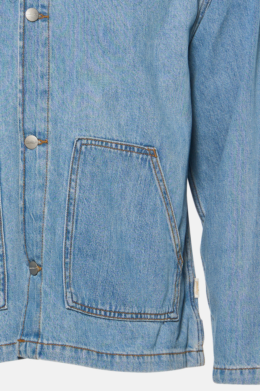 Veste en jean bleu clair de ORIGINALS BY JACK & JONES, avec poche poitrine et boutons argentés.
