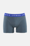 Blauwe boxer ACCESSORIES BY JACK & JONES, met blauwe elastische tailleband versierd met witte tekst, van achteren gezien.