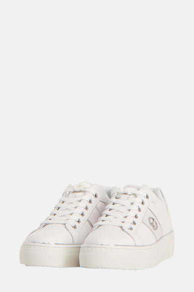 Witte TAMARIS sneakers, met veters en een dikke plateauzool.