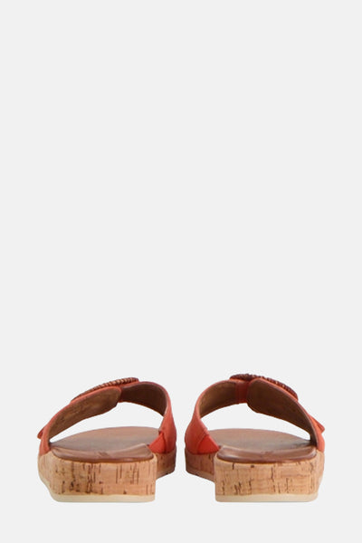 Claquettes orange de TAMARIS avec bride décorative et semelle aspect liège.