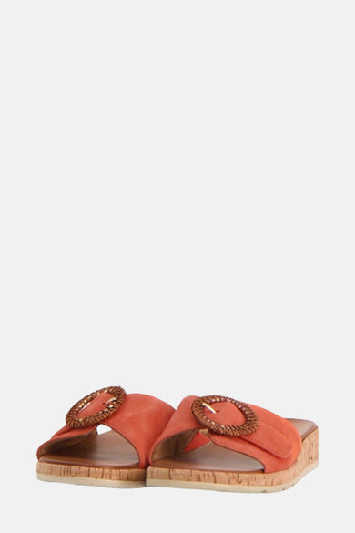 Claquettes orange de TAMARIS avec boucle décorative tressée, semelle compensée en liège.