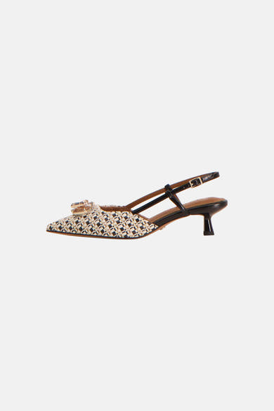 Escarpin multicolore de TAMARIS, avec motif tissé et ornement décoratif sur le devant.