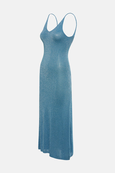 Robe longue turquoise scintillante de GOA GOA, coupe moulante avec fines bretelles et tissu légèrement transparent.