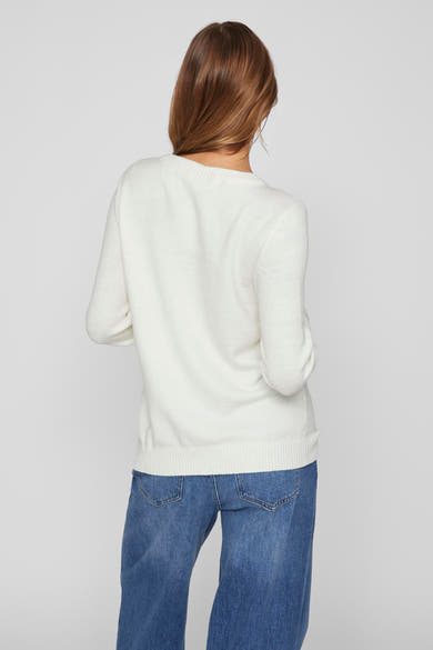 Pull blanc de VILA®, vue de dos, porté avec un jean bleu.