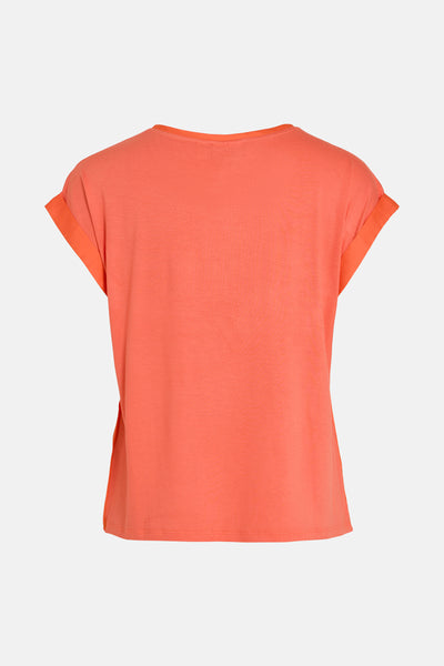 Koraalrood T-shirt met korte mouwen van VILA, met opgerolde zomen en een relaxte pasvorm.