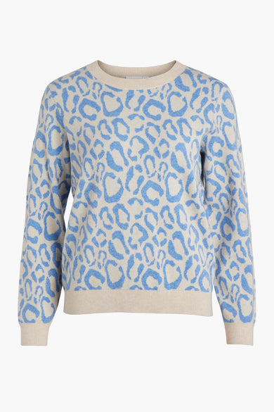Pull bleu à motif léopard par VILA, avec une coupe classique et des finitions côtelées.