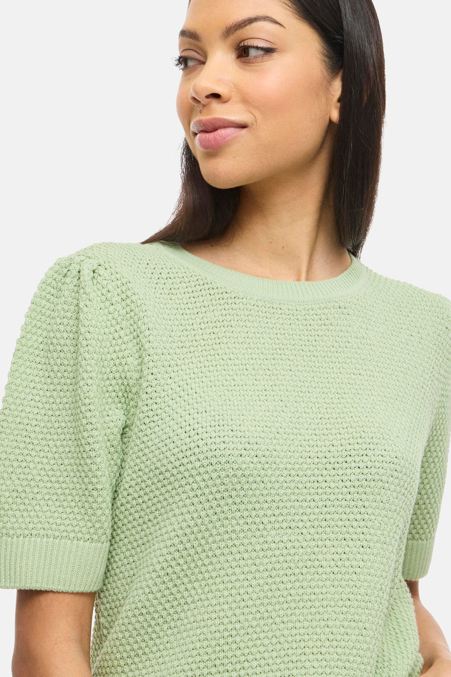 Pull vert en maille de VILA® avec col rond et manches courtes bouffantes.