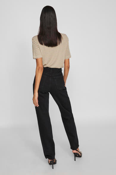 Jeans droit noir en denim de la marque VILA® vus de dos, portés avec un t-shirt rayé et des talons.