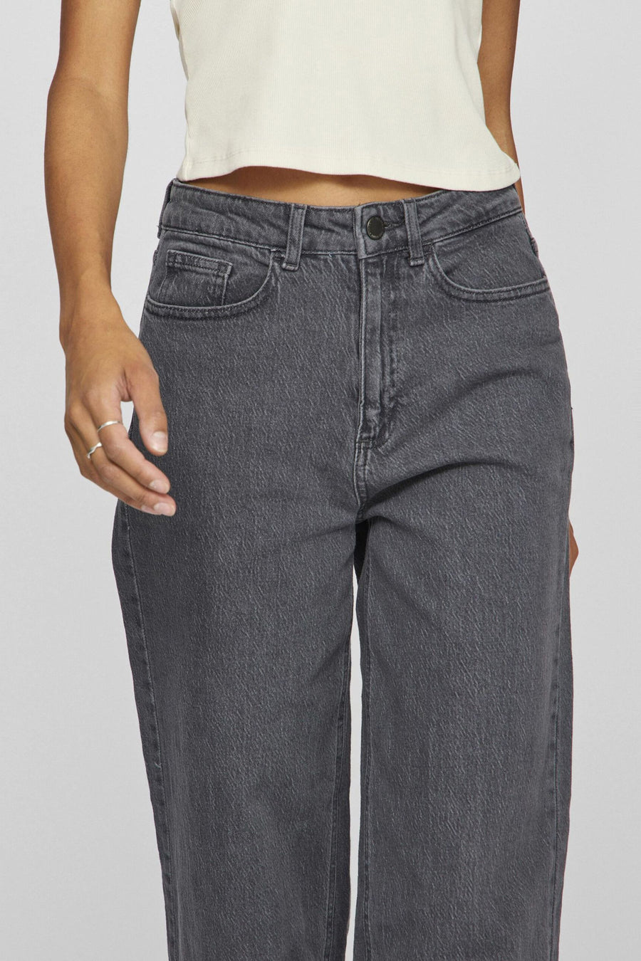 Grijze wijde jeans van VILA®, met een relaxte pasvorm en hoge taille.