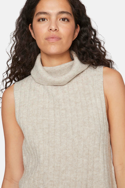Beige hemd zonder mouwen van VILA®, met opstaande kraag, in fijne ribgebreide stof.